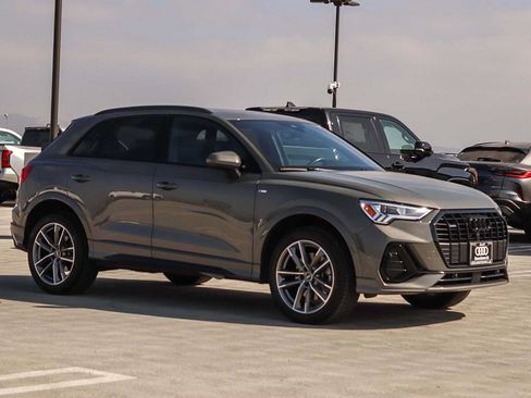 Used 2023 Audi Q3 2.0T Premium w/ Black Optic Sport Package AWD/4WD image 3