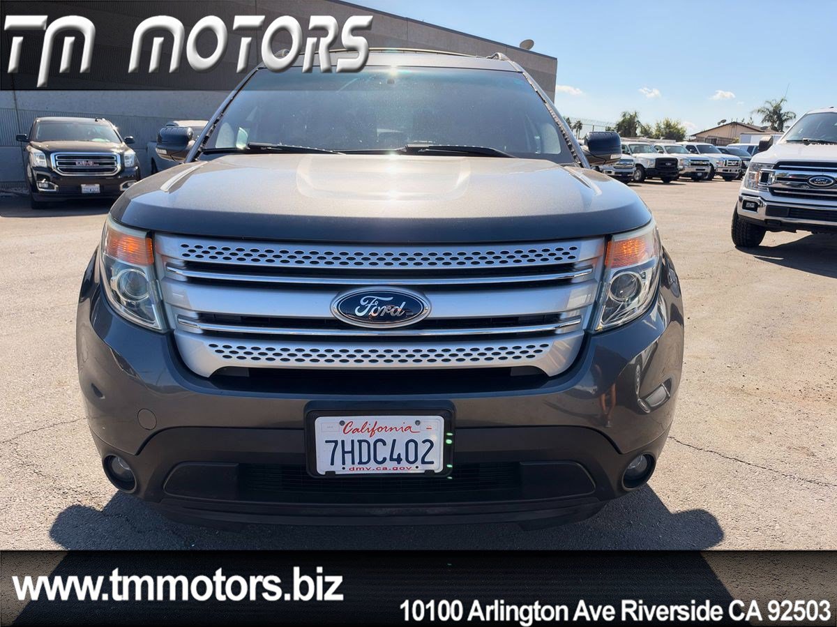 Used 2015 Ford Explorer XLT w/ Equipment Group 202A FWD image 2
