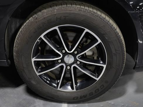 Used 2018 Dodge Grand Caravan SE FWD image 32