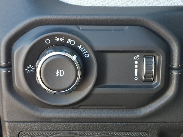 Used 2026 Jeep Wrangler Unlimited Sahara AWD/4WD image 9