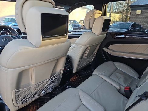 Used 2014 Mercedes-Benz GL 550 4MATIC image 29