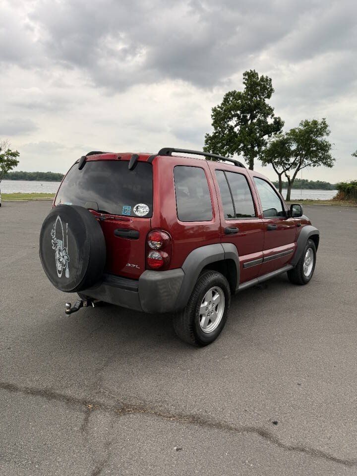 Used 2007 Jeep Liberty Sport AWD/4WD image 7