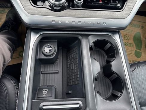 Certified 2025 Ford Expedition Max Platinum image 32