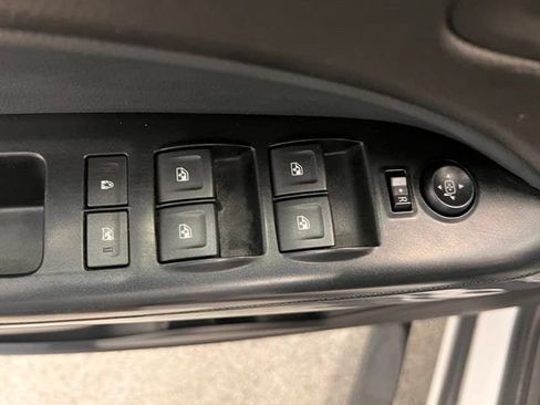 Used 2019 Chevrolet Colorado Z71 AWD/4WD image 14