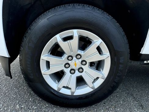 Used 2022 Chevrolet Colorado LT w/ Fleet Safety Package AWD/4WD image 18