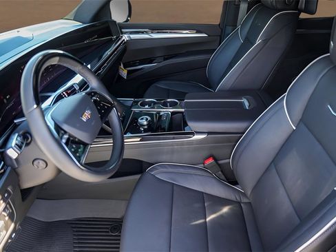 Used 2026 Cadillac Escalade Sport w/ LPO, ONYX Package image 9