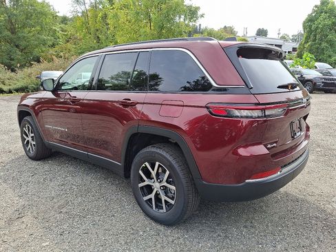 New 2025 Jeep Grand Cherokee Limited w/ Luxury Tech Group II image 3