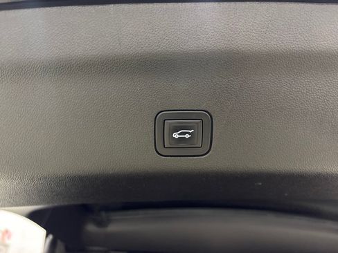 Used 2025 Chevrolet Tahoe Premier AWD/4WD image 37