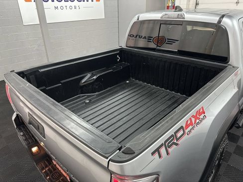 Used 2022 Toyota Tacoma TRD Off-Road w/ Technology Package AWD/4WD image 11