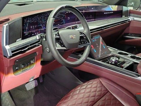 Certified 2025 Cadillac Escalade Premium Luxury RWD image 8