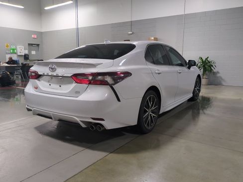 Used 2023 Toyota Camry SE w/ Convenience Package FWD image 5