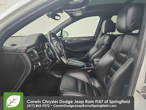 Used 2018 Porsche Macan GTS AWD/4WD image 19