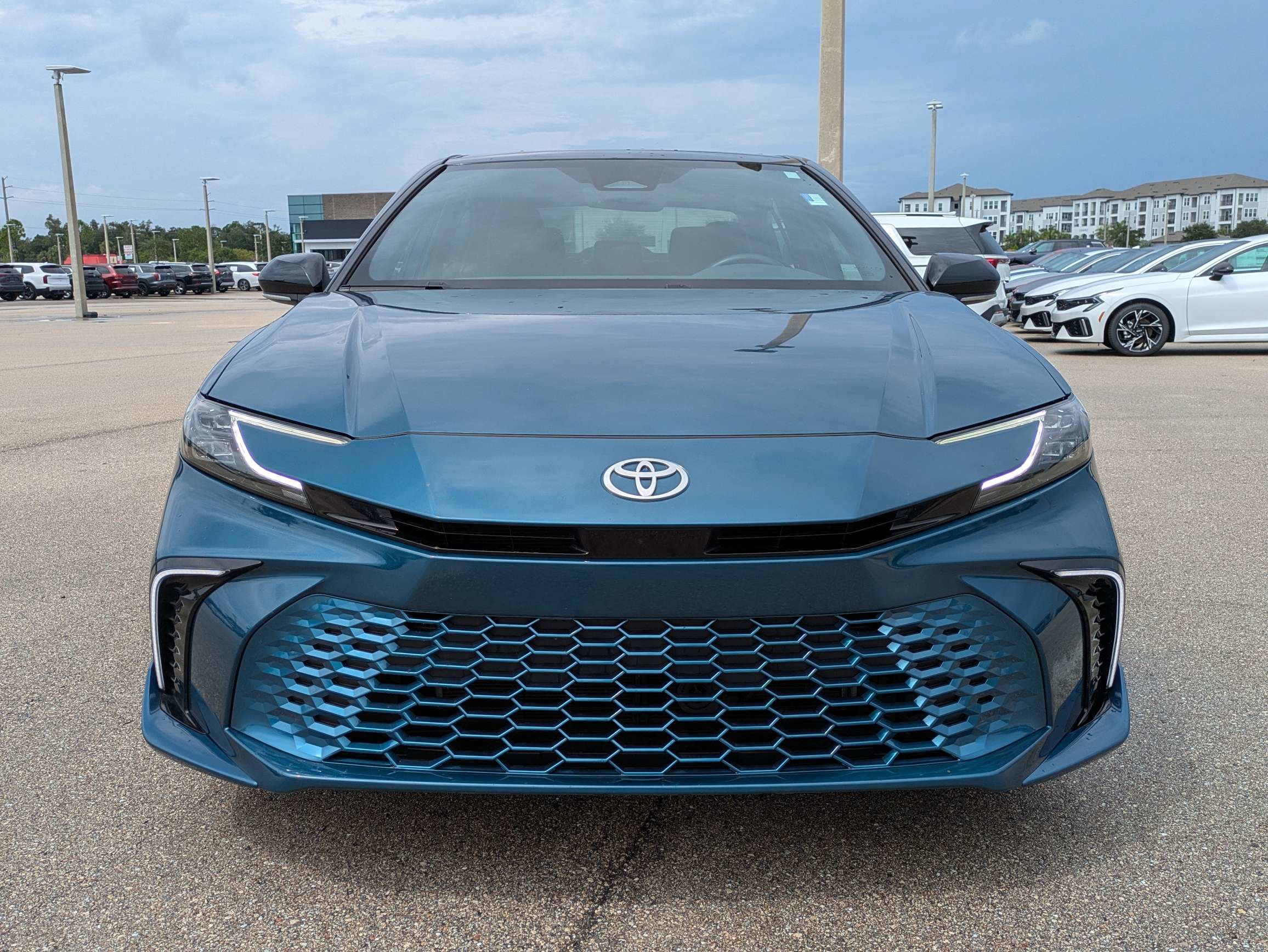 Used 2025 Toyota Camry XSE FWD image 9