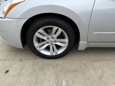 Used 2011 Nissan Altima 3.5 SR w/ 3.5SR Premium Pkg FWD image 12