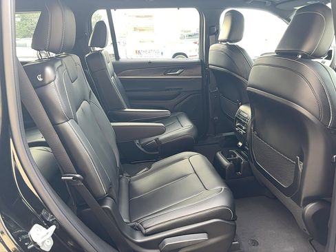 Used 2025 Jeep Grand Cherokee L Limited w/ Luxury Tech Group II image 7