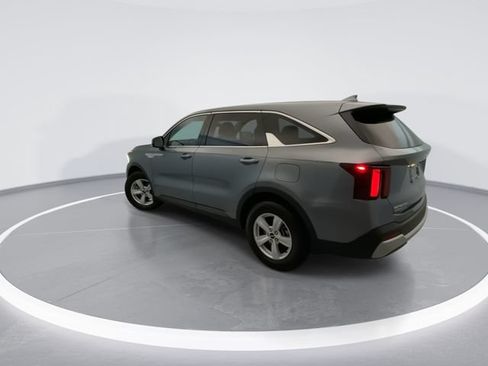 Used 2025 Kia Sorento LX FWD image 6