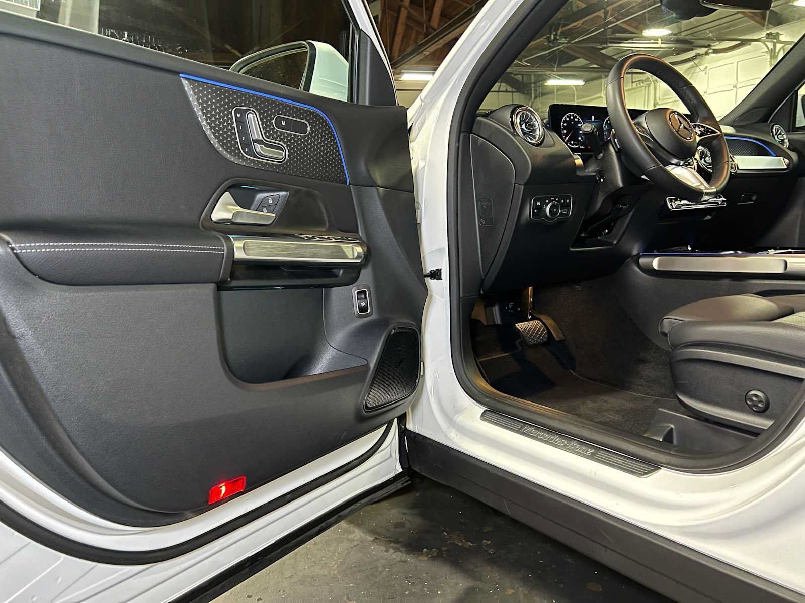 Used 2026 Mercedes-Benz GLB 250 4MATIC image 21