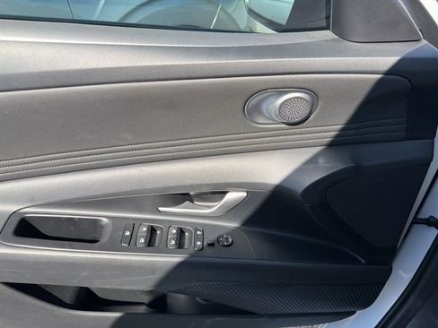 Used 2025 Hyundai Elantra SEL FWD image 45