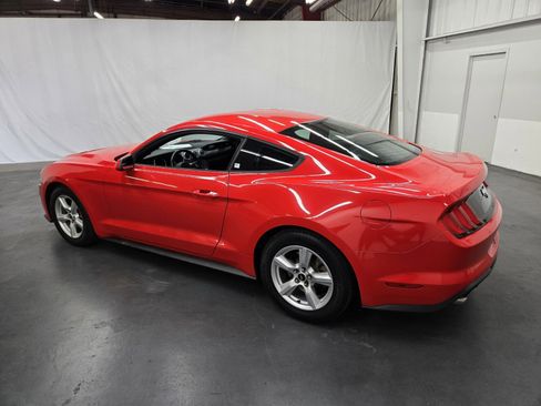 Used 2018 Ford Mustang Coupe image 3