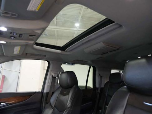 Used 2018 Cadillac Escalade Premium Luxury AWD/4WD image 37