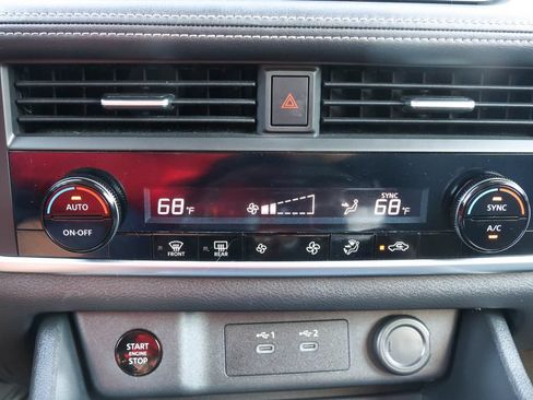 Used 2025 Nissan Rogue SV AWD/4WD image 17