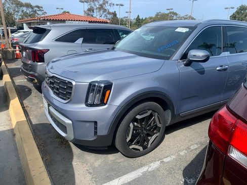 Used 2024 Kia Telluride S FWD image 1