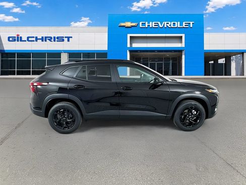 New 2026 Chevrolet Trax LT w/ Midnight Edition FWD image 8