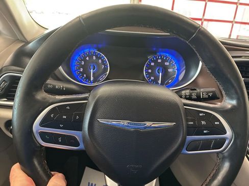 Used 2018 Chrysler Pacifica Touring-L Plus FWD image 47