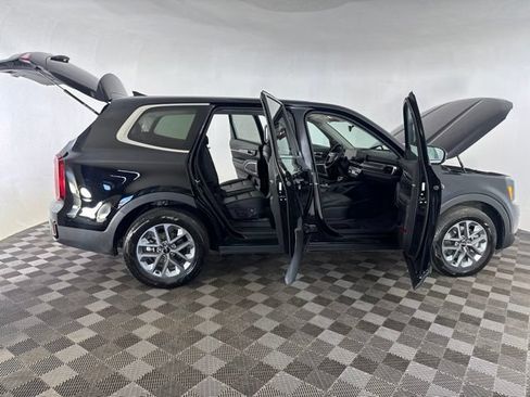 Certified 2025 Kia Telluride LX FWD image 15