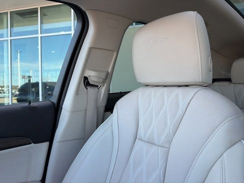 Used 2022 Buick Envision Avenir w/ Technology Package II image 20