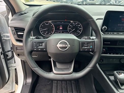 Used 2025 Nissan Rogue SV FWD image 21