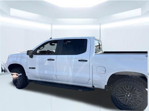 Used 2021 Chevrolet Silverado 1500 LT Trail Boss w/ Convenience Package II AWD/4WD image 4