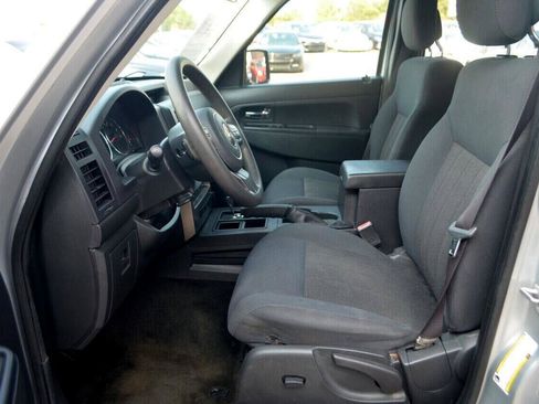 Used 2012 Jeep Liberty Sport image 19