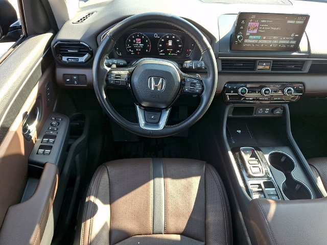 Used 2025 Honda Pilot Elite image 12
