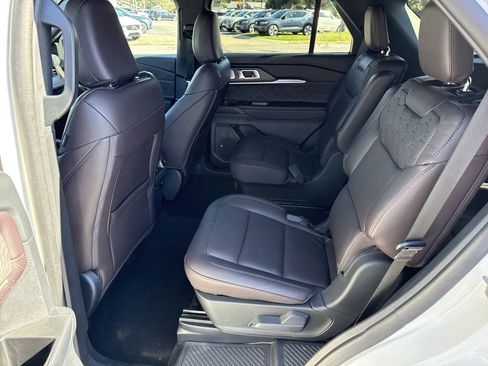 Used 2025 Ford Explorer Platinum w/ Ultimate Package image 10