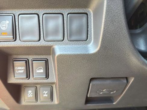 Used 2025 Nissan Frontier PRO-4X AWD/4WD image 24