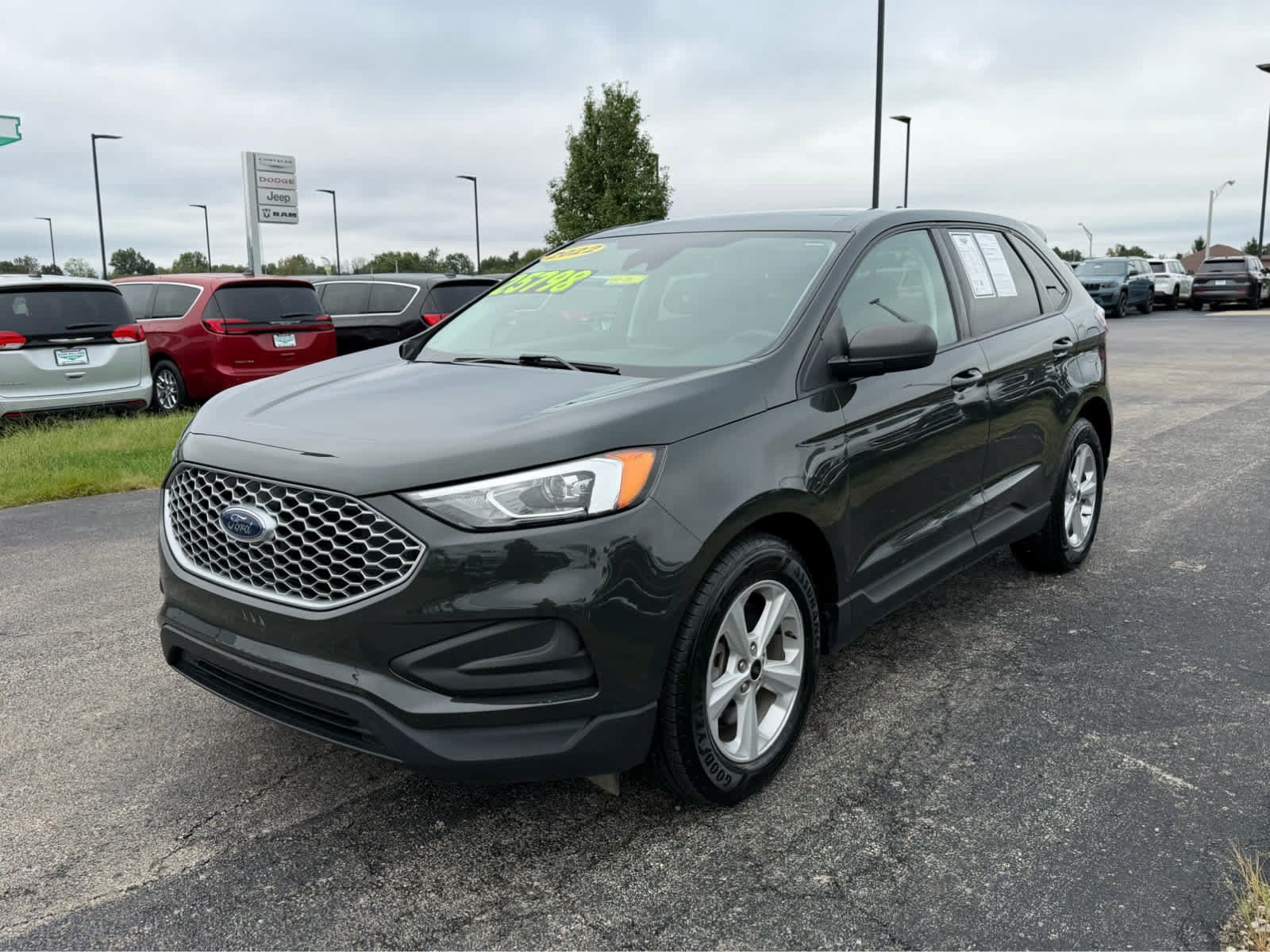 Used 2024 Ford Edge SE AWD/4WD image 3