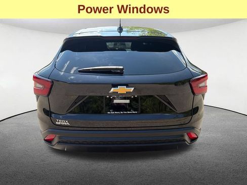 Used 2025 Chevrolet Trax LS FWD image 11