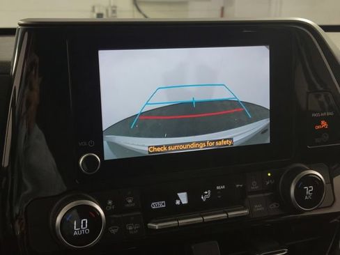 Used 2024 Toyota Highlander LE FWD image 20