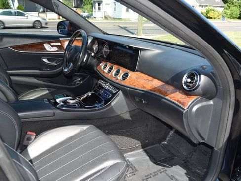 Used 2017 Mercedes-Benz E 300 4MATIC image 32