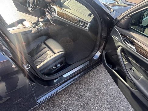 Used 2020 BMW 530i xDrive w/ Premium Package image 18