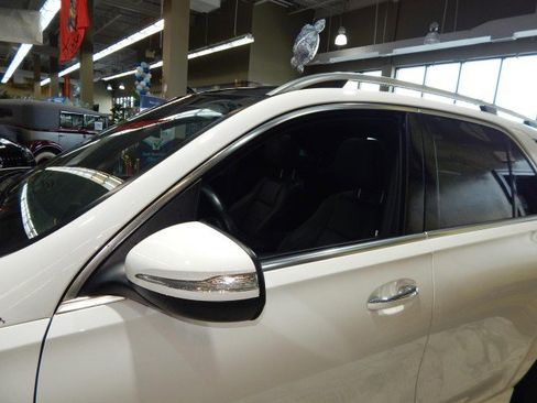 Used 2022 Mercedes-Benz GLE 350 4MATIC w/ AMG Line Exterior image 12