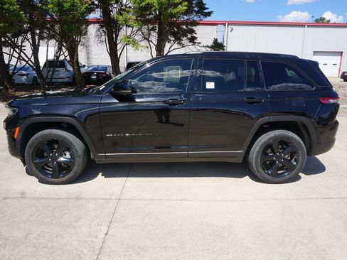 Used 2022 Jeep Grand Cherokee Limited w/ Luxury Tech Group II RWD image 21