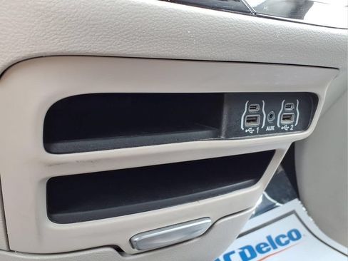 Used 2023 Chrysler Pacifica Touring-L FWD image 18