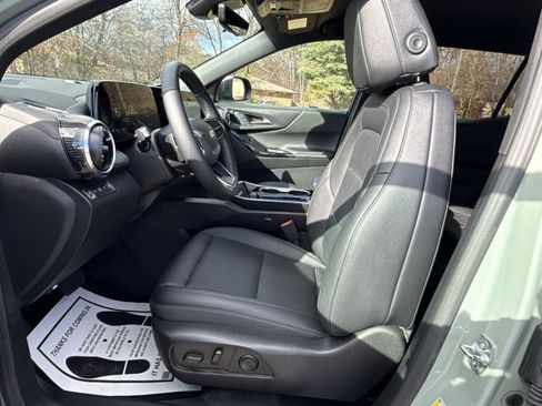 Used 2025 Chevrolet Equinox LT w/ Convenience Package II image 13