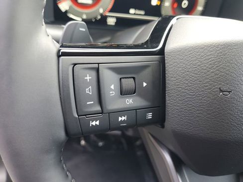 Used 2025 Nissan Rogue Platinum FWD image 19