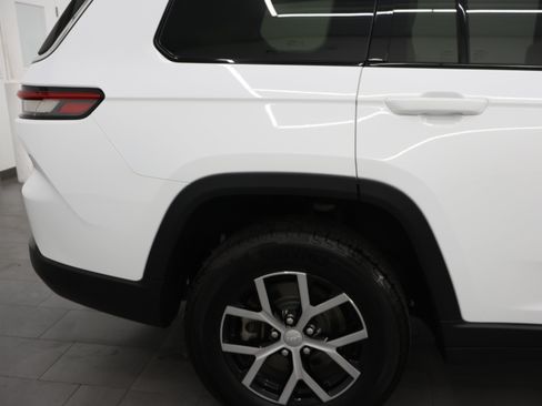 Used 2023 Jeep Grand Cherokee L Limited w/ Trailer Tow Group (B) AWD/4WD image 26