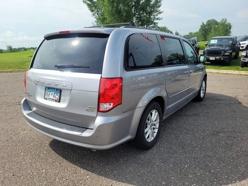 Used 2016 Dodge Grand Caravan SXT FWD image 10