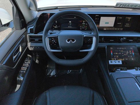 New 2026 INFINITI QX80 Luxe image 18