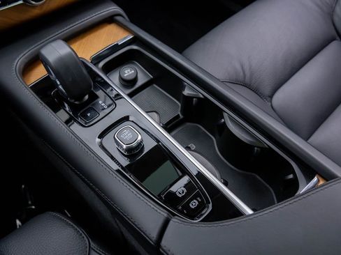 Used 2024 Volvo XC90 T8 Plus image 28